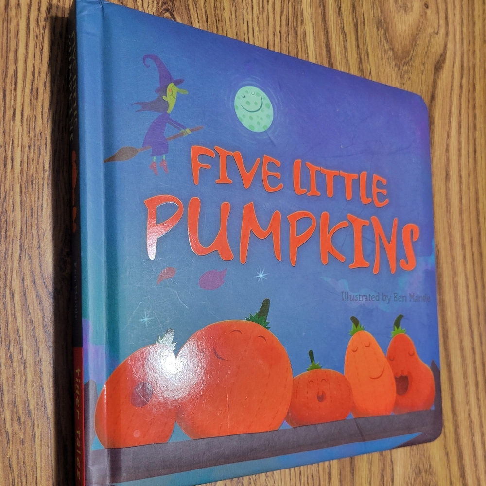 5 Little Pumpkins padded board counting book